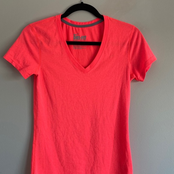 NIKE DryFit Pink Vneck XS - Picture 1 of 4